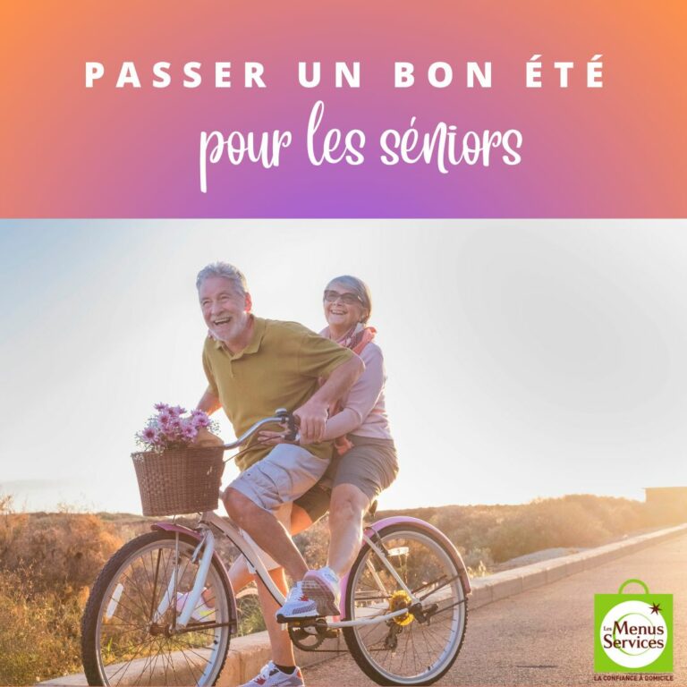 Personnes âgées heureux sur leur vélo sous le soleil