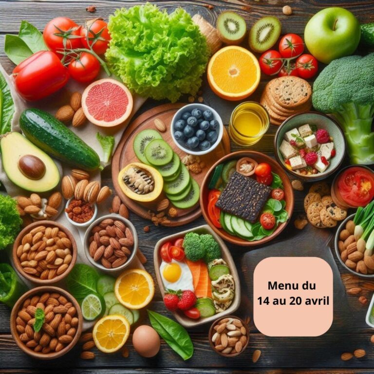 L'image présente une composition d'aliments sains et colorés tels que des fruits, des légumes, des noix et des œufs, disposés sur une table en bois, avec un encadré indiquant "Menu du 14 au 20 avril"