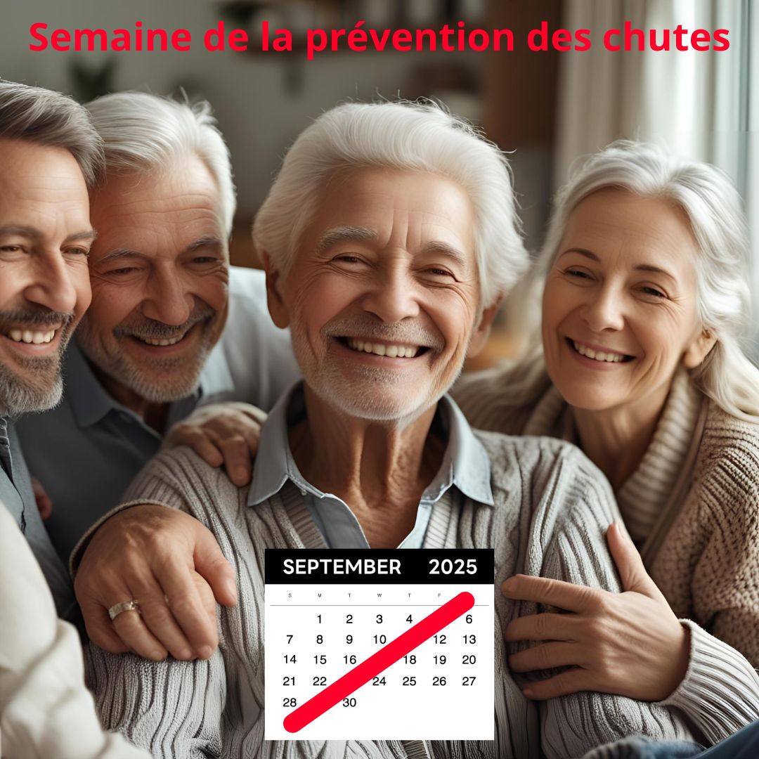 Un senior souriant à domicile, entouré de proches, transmettant confiance et sérénité, pour la semaine de prévention des chutes en septembre