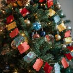 Guirlandes colorées faites à partir de papiers recyclés